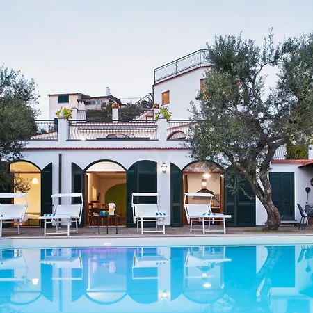 Villa Chez Pie Panoramic Views Pool And Guest Services