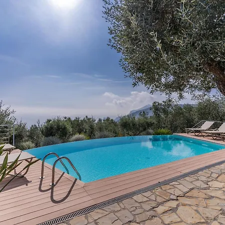 Chez Pie Panoramic Views Pool And Guest Services SantʼAgata sui Due Golfi