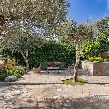 Villa Chez Pie Panoramic Views Pool And Guest Services