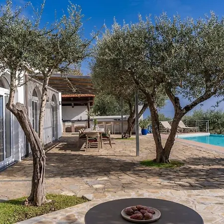 Villa Chez Pie Panoramic Views Pool And Guest Services