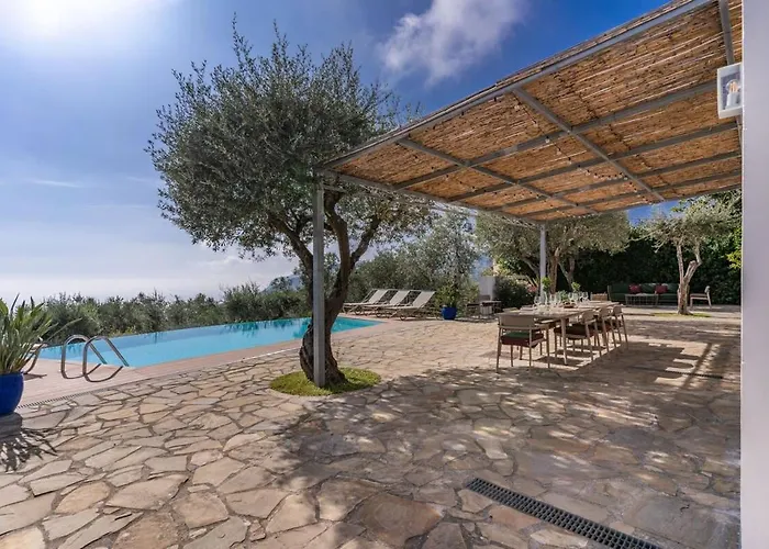 Chez Pie Panoramic Views Pool And Guest Services サンタガータ・スイ・ドゥエ・ゴルフィ